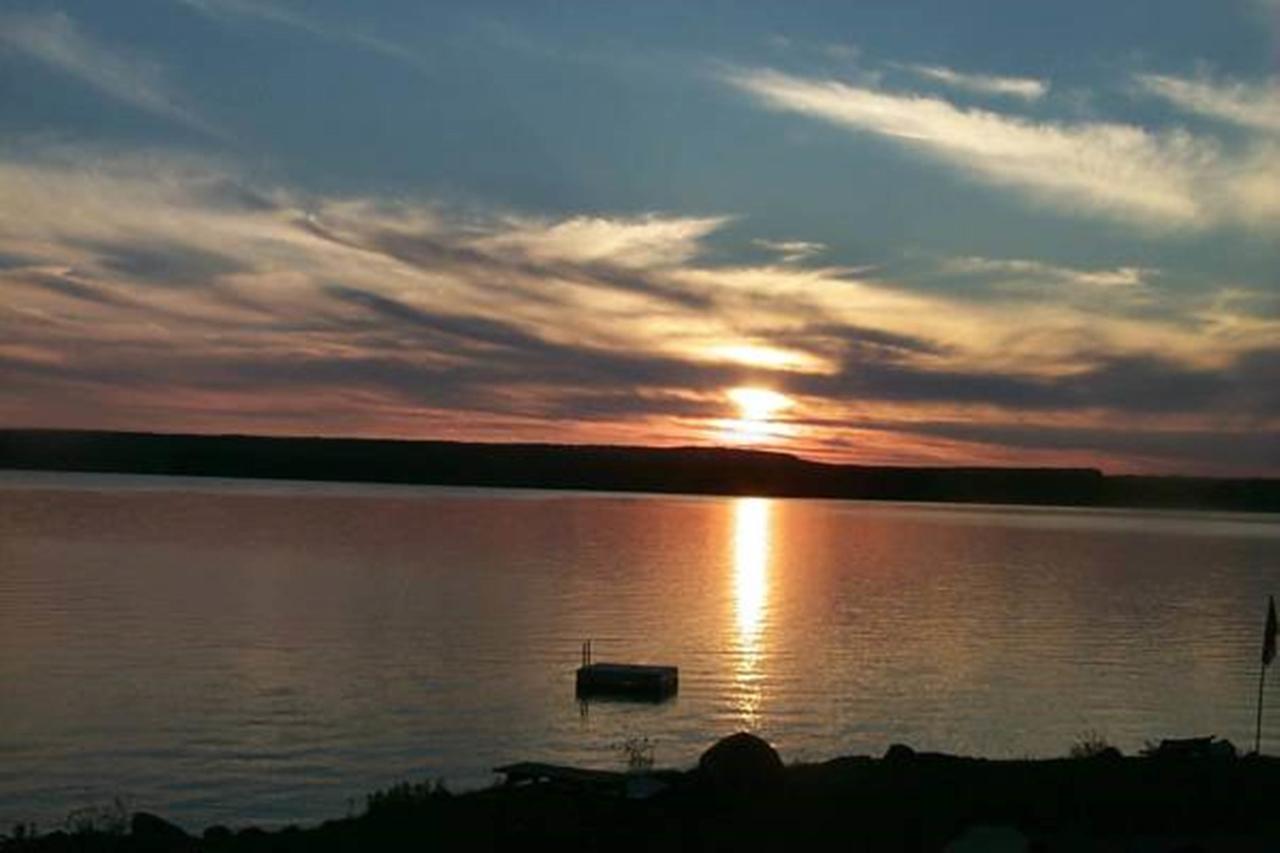 Manitowaning Wee Point Resort מראה חיצוני תמונה