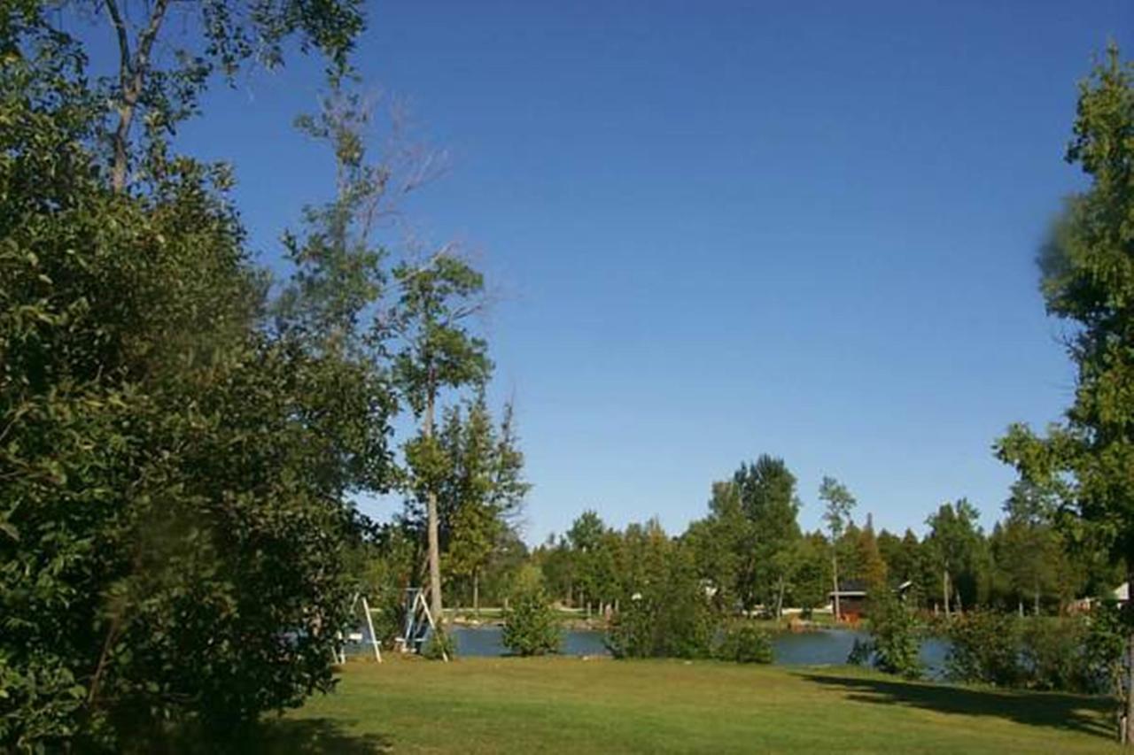 Manitowaning Wee Point Resort מראה חיצוני תמונה