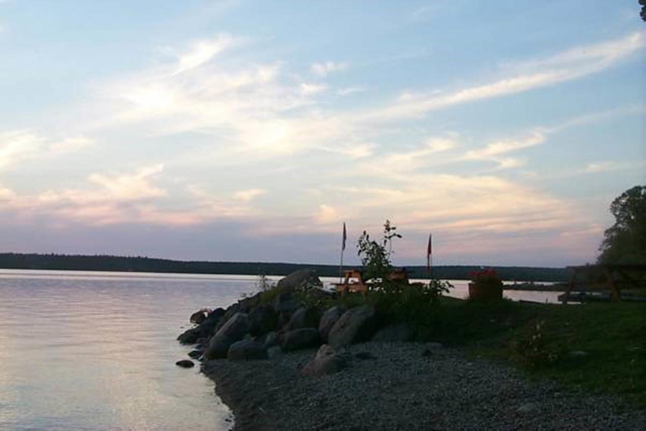 Manitowaning Wee Point Resort מראה חיצוני תמונה