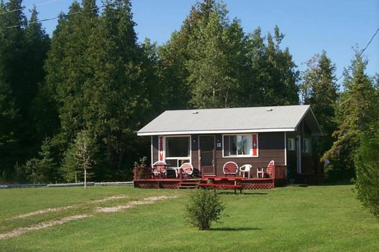 Manitowaning Wee Point Resort מראה חיצוני תמונה